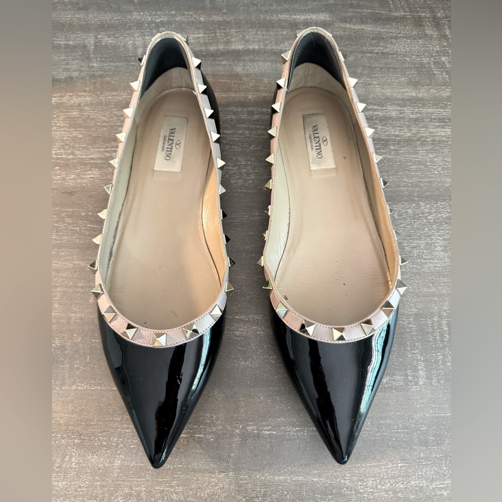 EUC Valentino Rockstud flats, black with gold studs.